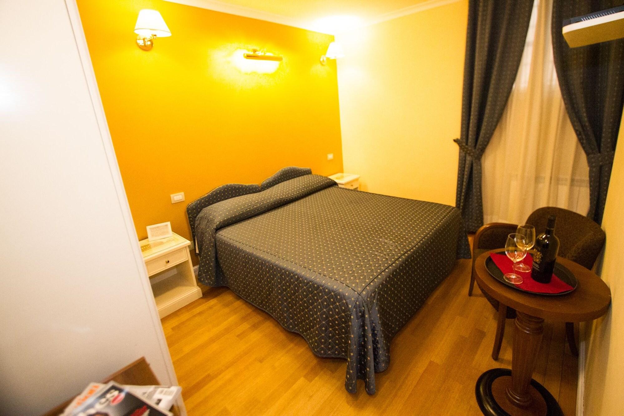 ฟลานน์โอเบรียนรูมส์ Hotel โรม ภายนอก รูปภาพ